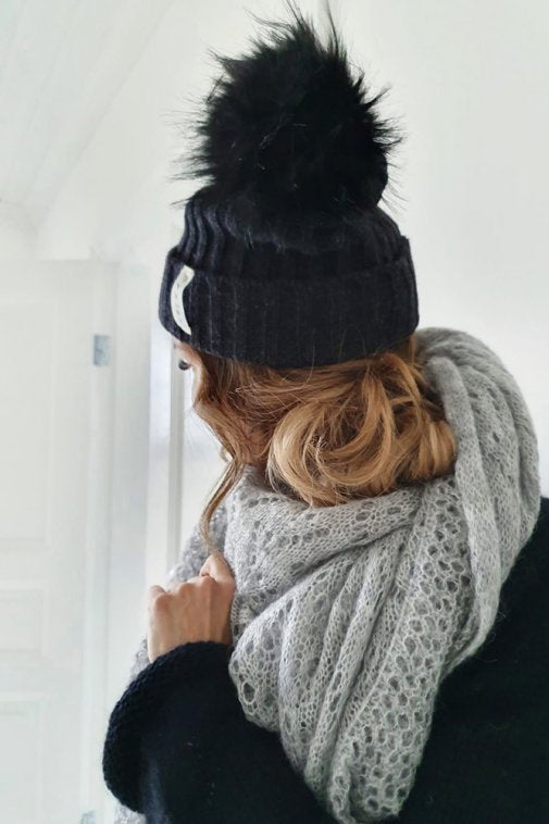 Pom-pom beanie, black