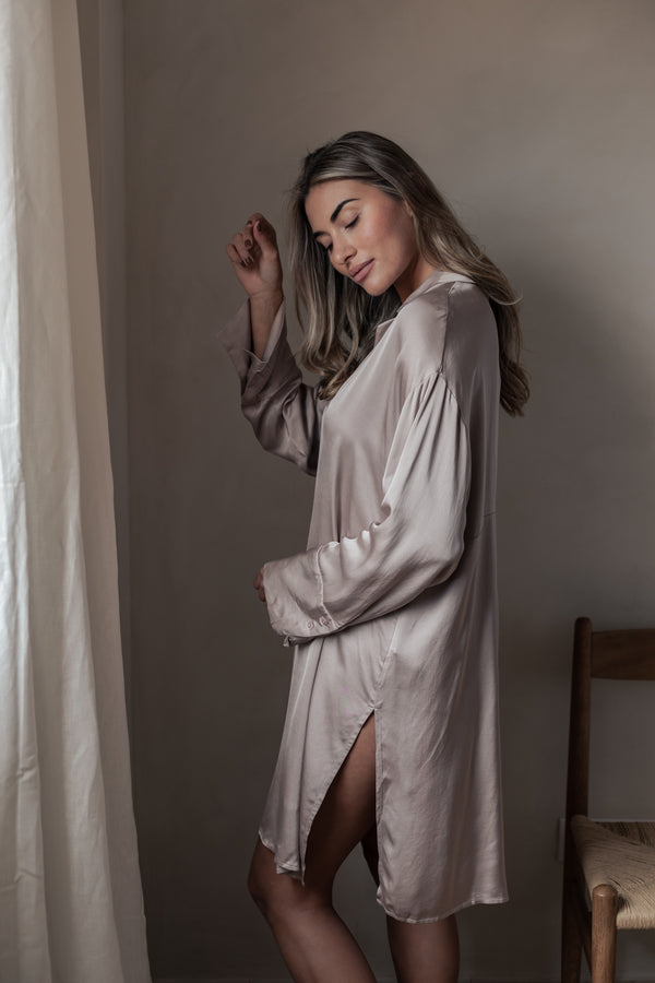 Satin luxe Velonna shirt, silverpink