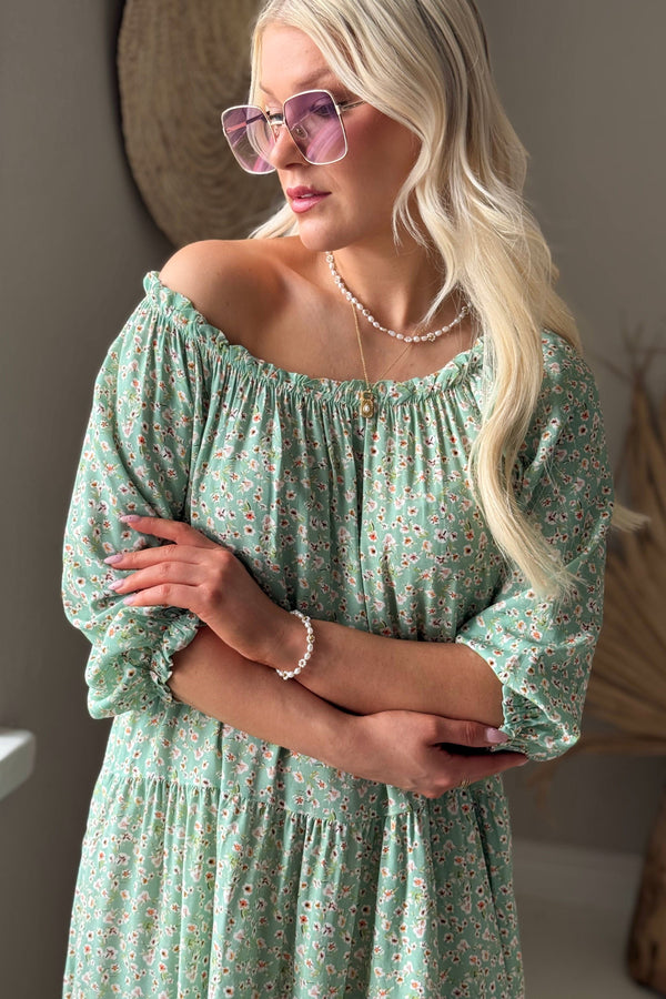 Abby viskoosimekko, pale green floral