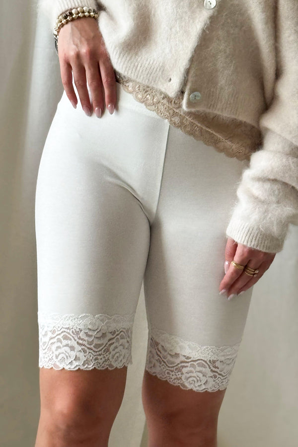 Bamboo lace biker shorts, white