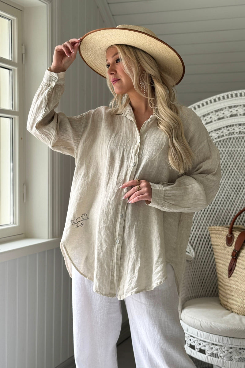 Breezy shirt, sand