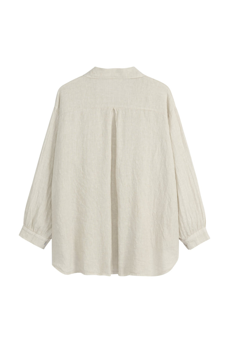 Breezy shirt, sand