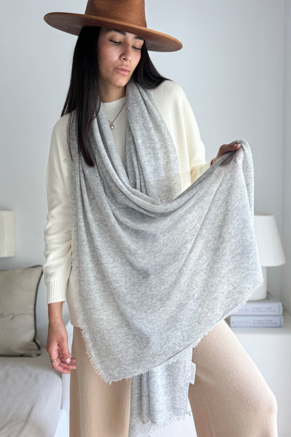 Cashmere love scarf, stone