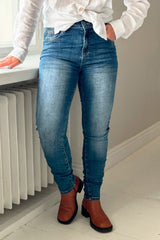 Everyday jeans, dark wash