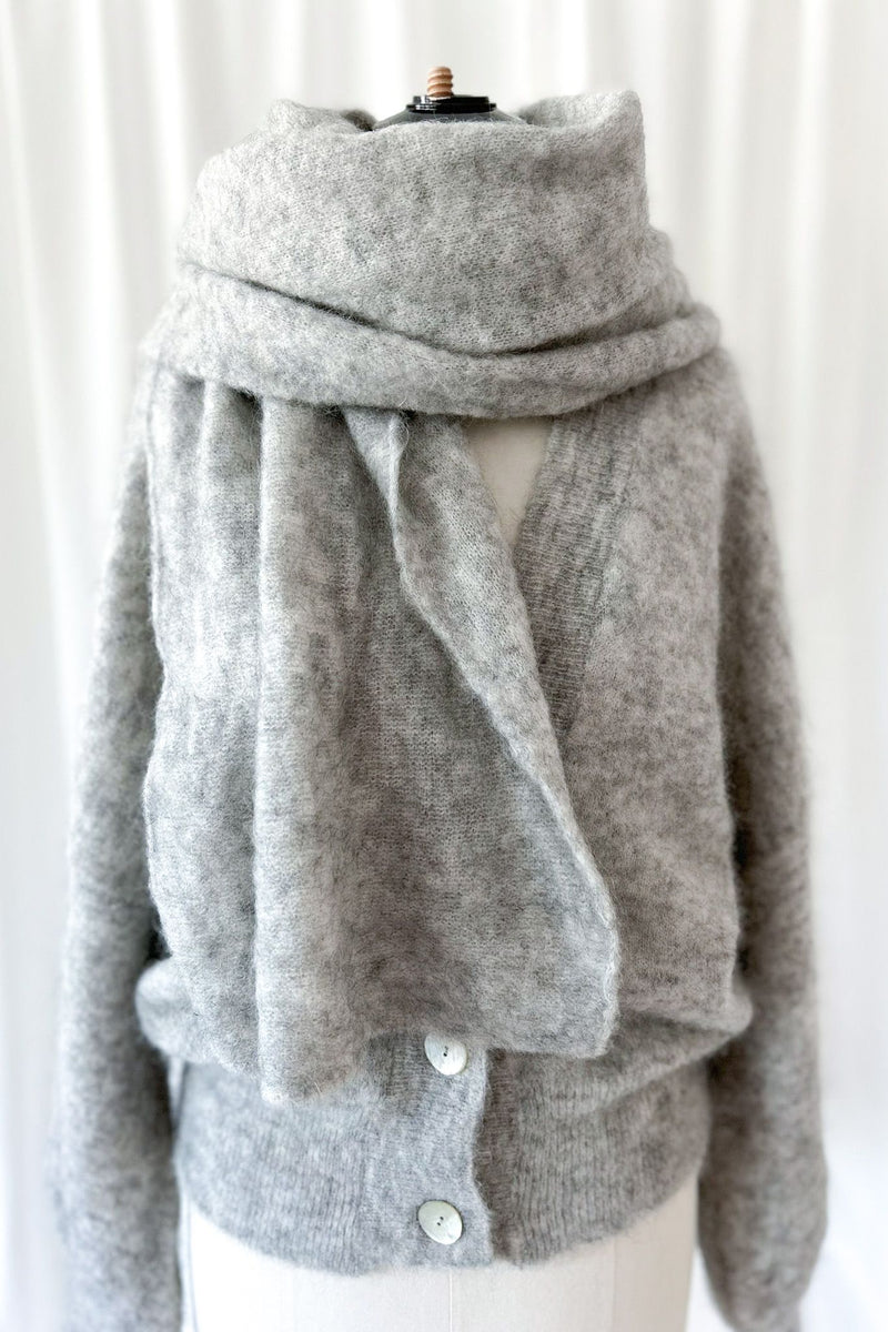 Fluffy scarf, pearl grey