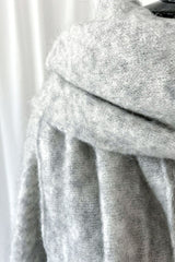 Fluffy scarf, pearl grey