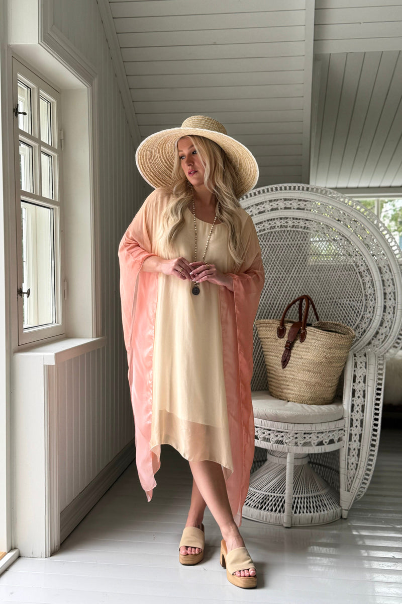 Golden Hour kaftaani, gradient peach