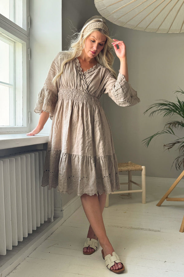 Lace Whispers pellavamekko, cashmere