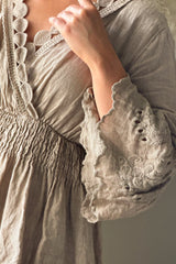 Lace Whispers pellavamekko, cashmere