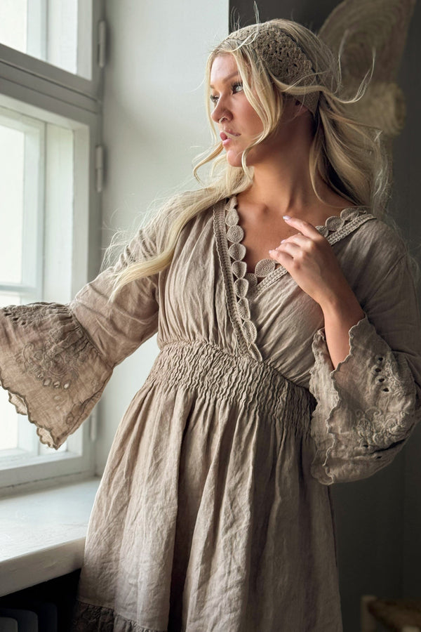Lace Whispers pellavamekko, cashmere