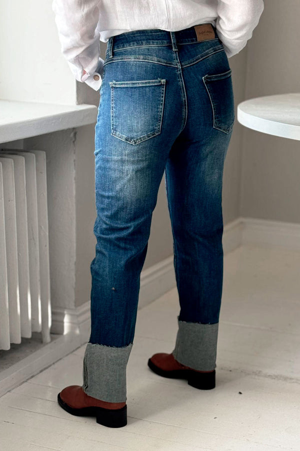 Relaxed jeans, dark wash