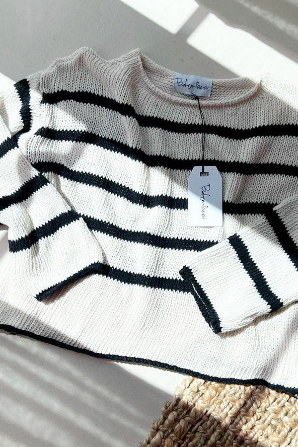 Relaxed jumper, black and white