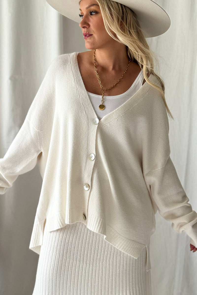 Stay Close cardigan, chalk