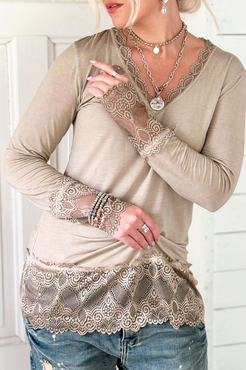 True romance lace blouse, nougat