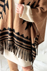 Warm up poncho, caramel aztec