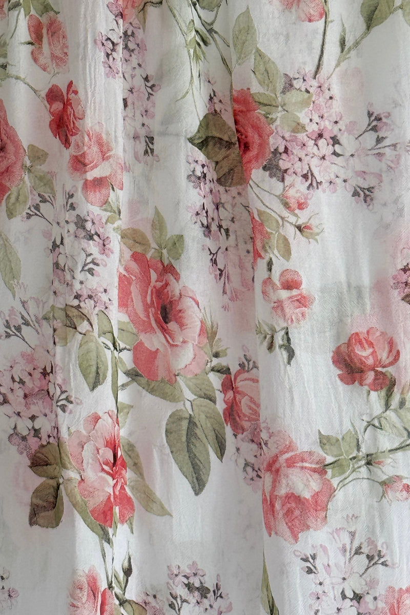Bamboo scarf, garden flower white