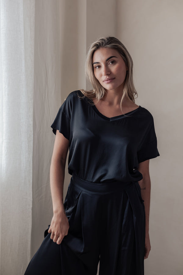 Satin luxe Erla t-paita, musta