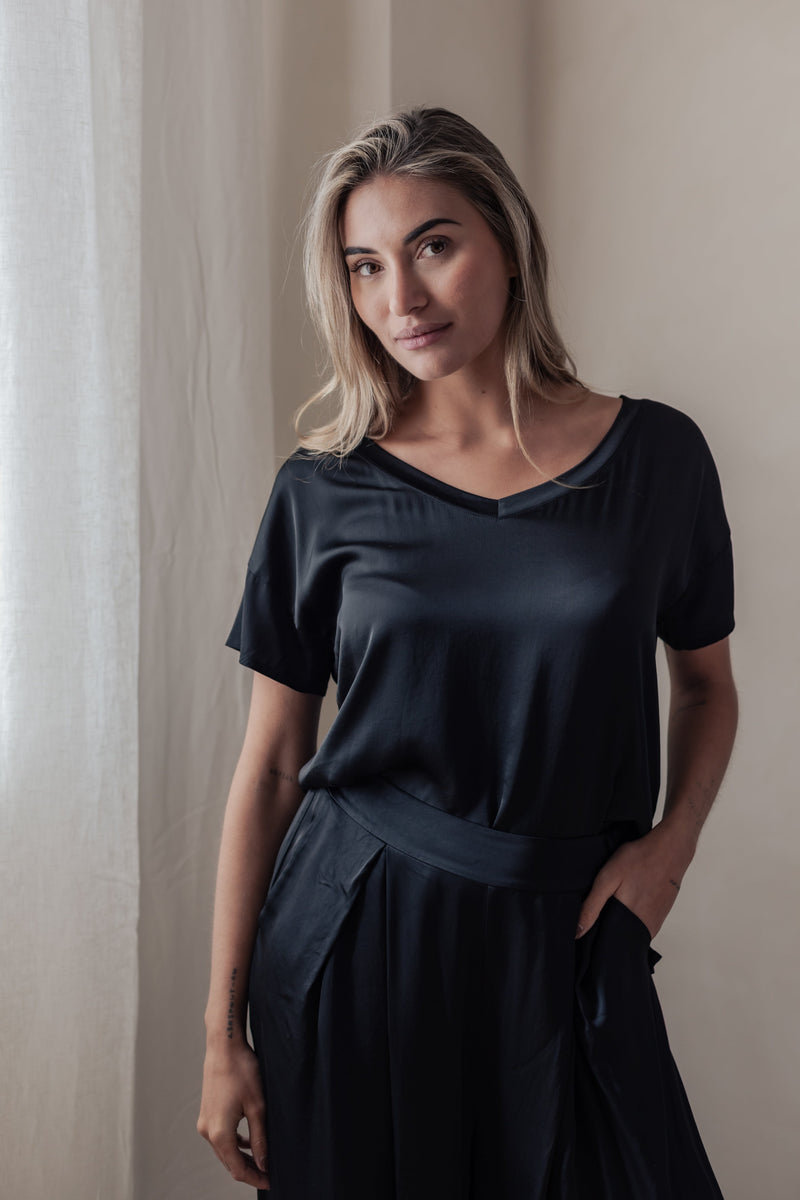 Satin luxe Erla t-paita, musta