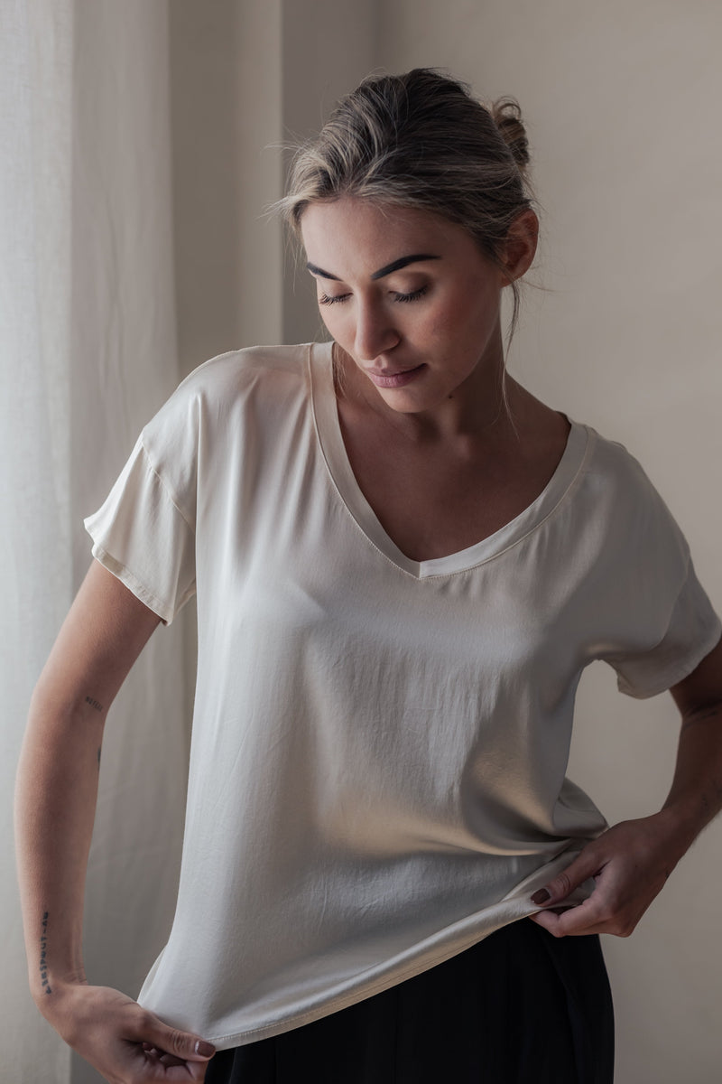 Satin luxe Erla t-shirt, vanilla